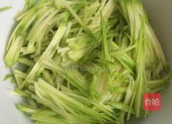 西葫芦鸡蛋饼的做法图解3