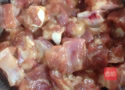 橙汁煎排骨的做法图解1