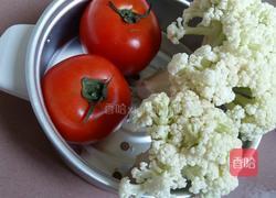 番茄炒花菜的做法图解1
