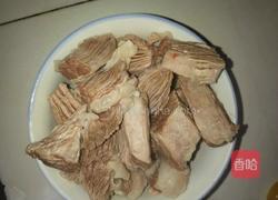 白萝卜烧牛腩的做法图解1