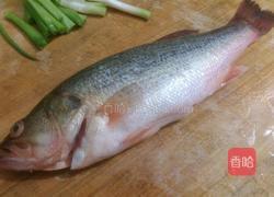 䓤油鲈鱼的做法图解3