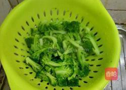 素炒西兰花的做法图解2