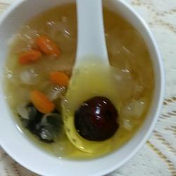 银耳红枣枸杞羹的做法[图]