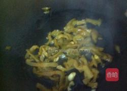 榨菜炒肉片的做法图解2