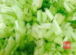 芹菜胡萝卜丁的做法图解3