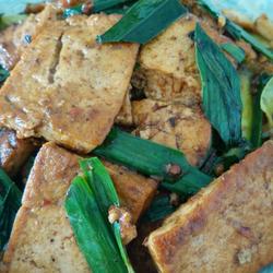 蒜苗炒豆腐的做法[图]