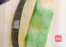 哈密瓜皮拌木耳的做法图解2