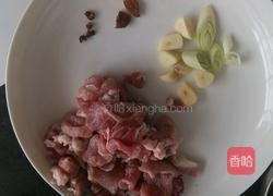 菜花炒肉的做法图解1