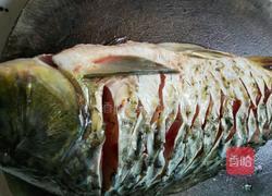 糖醋鲤鱼的做法图解1