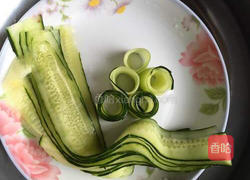 凉拌小黄瓜的做法图解2