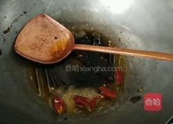 酸菜炒肉的做法图解2