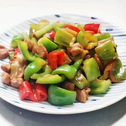 肉丁炒青红椒的做法[图]