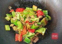 肉丁炒青红椒的做法图解8