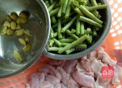 生肠炒豆角的做法图解1