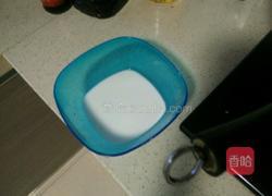 淀粉滚螃蟹的做法图解3