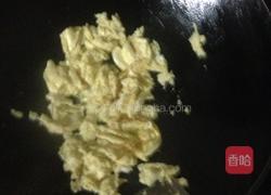 蒜苗炒鸡蛋的做法图解2