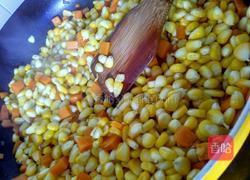 玉米炒萝卜的做法图解5