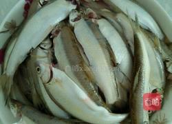 香酥小野鱼的做法图解1