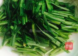 豆芽韭菜炒肉的做法图解2