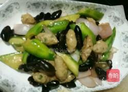 丝瓜木耳炒鱼滑的做法图解3