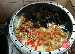 红枣枸杞木耳鸡肉蒸饭的做法图解2