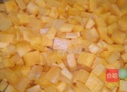 香肠炒米的做法图解2