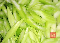 腊肉炒西芹的做法图解5