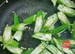 秋葵炒虾球的做法图解2
