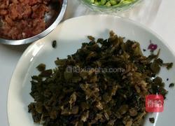 雪里蕻炒肉末毛豆的做法图解1