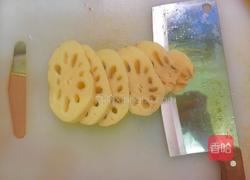 莲藕绿豆排骨汤的做法图解2