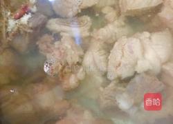 莲藕绿豆排骨汤的做法图解3