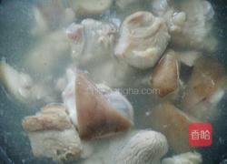 海带猪蹄汤的做法图解2