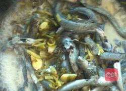 雪菜跳跳鱼的做法图解6