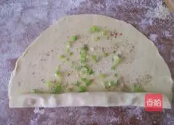 Illustration of how to make scallion pancake 6