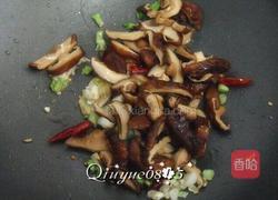 鸡片炒香菇 的做法图解5