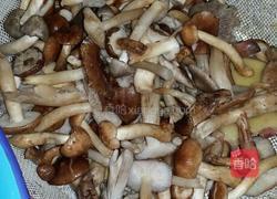 清炒野生菌的做法图解1