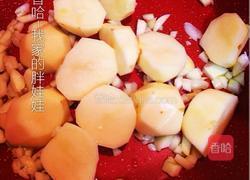 蒜香土豆炒香肠的做法图解3