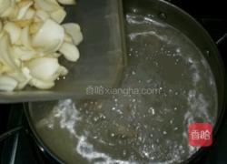 百合排骨汤的做法图解5