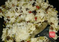 泡豇豆香肠炒饭的做法图解4