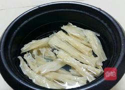 黑木耳芹菜炒腐竹的做法图解3