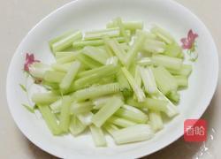 黑木耳芹菜炒腐竹的做法图解5