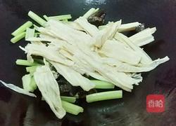 黑木耳芹菜炒腐竹的做法图解10