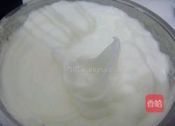 奶油草莓卷的做法图解3