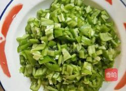 尖椒碎炒肉末的做法图解1
