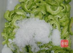 糖腌苦瓜的做法图解2