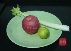 苹果芹菜汁的做法图解1