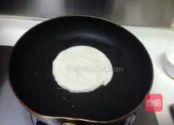 Illustration of how to make scallion pancakes 9
