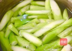 蒜香芦笋炒山药的做法图解3