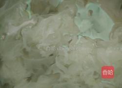 银耳莲子羹的做法图解2