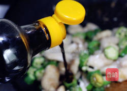 秋葵炒鸡丁的做法图解7